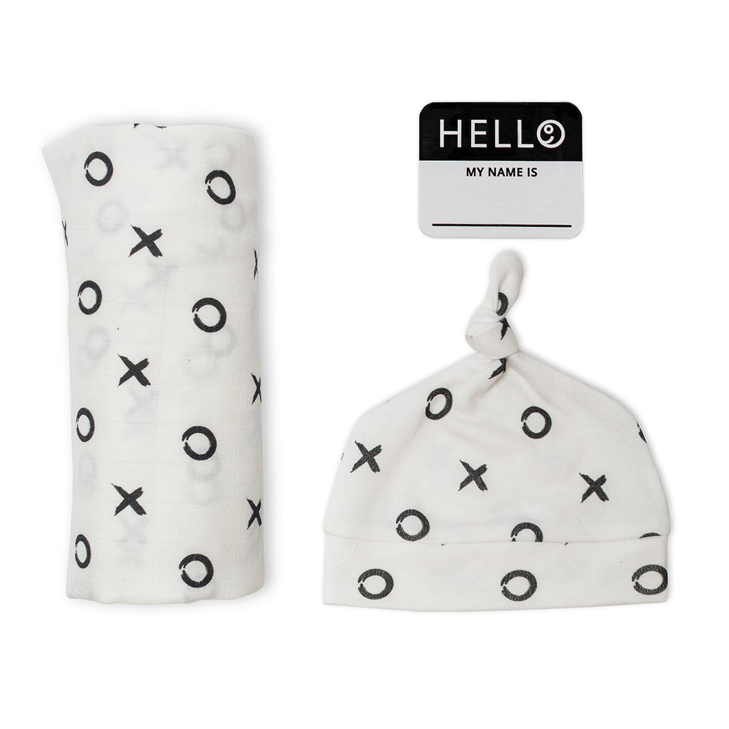Lulujo Hello World Blanket and Knotted Hat - XO